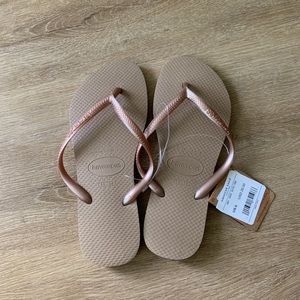 NWT Havana Flip Flops -Gold